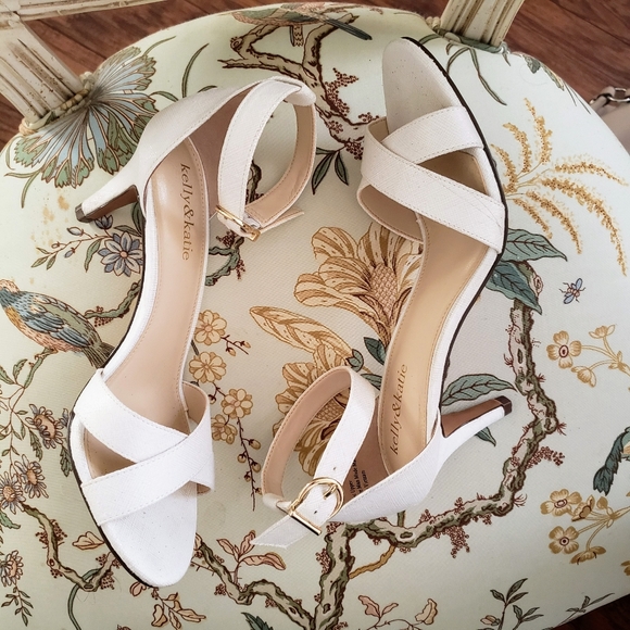 Kelly & Katie Shoes - Beautiful Winter White dressy heels